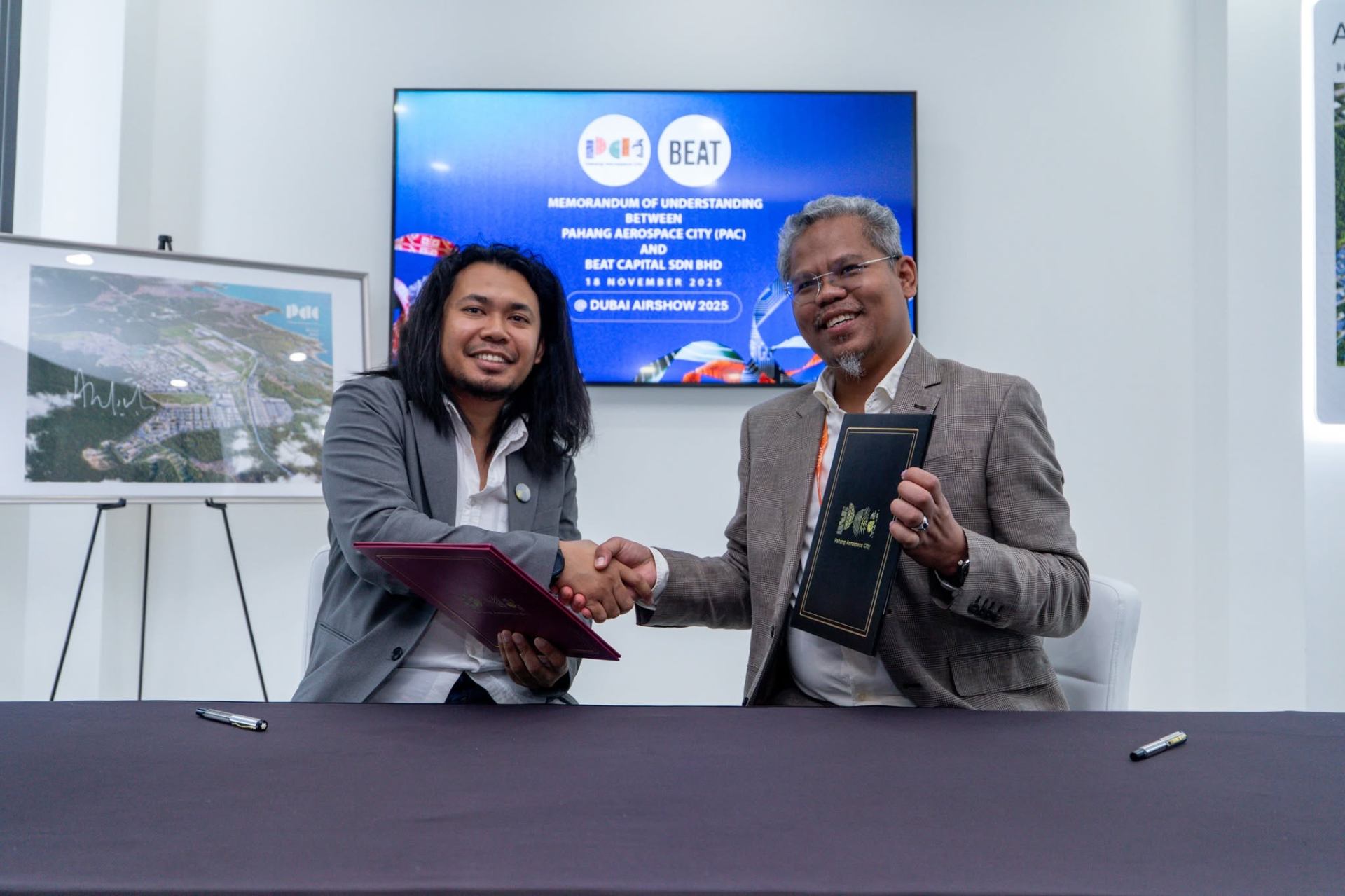 Space City and Pahang Aerospace City signing a Memorandum of Understanding with BEAT Capital at Dubai Airshow 2025